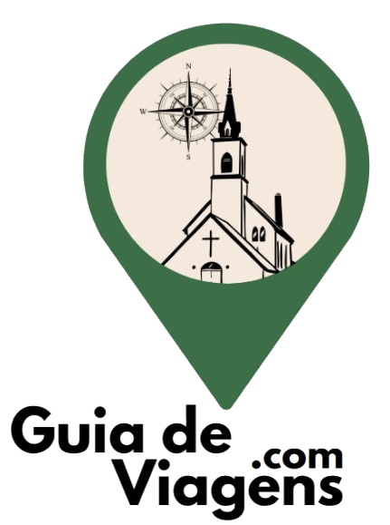Logo do site, com um marcador verde, uma igreja  ao centro e uma rosa dos ventos no topo